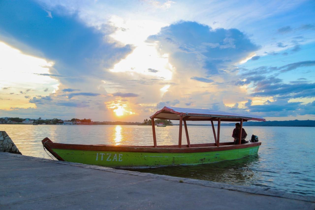 Hotel Peten Express Flores Buitenkant foto